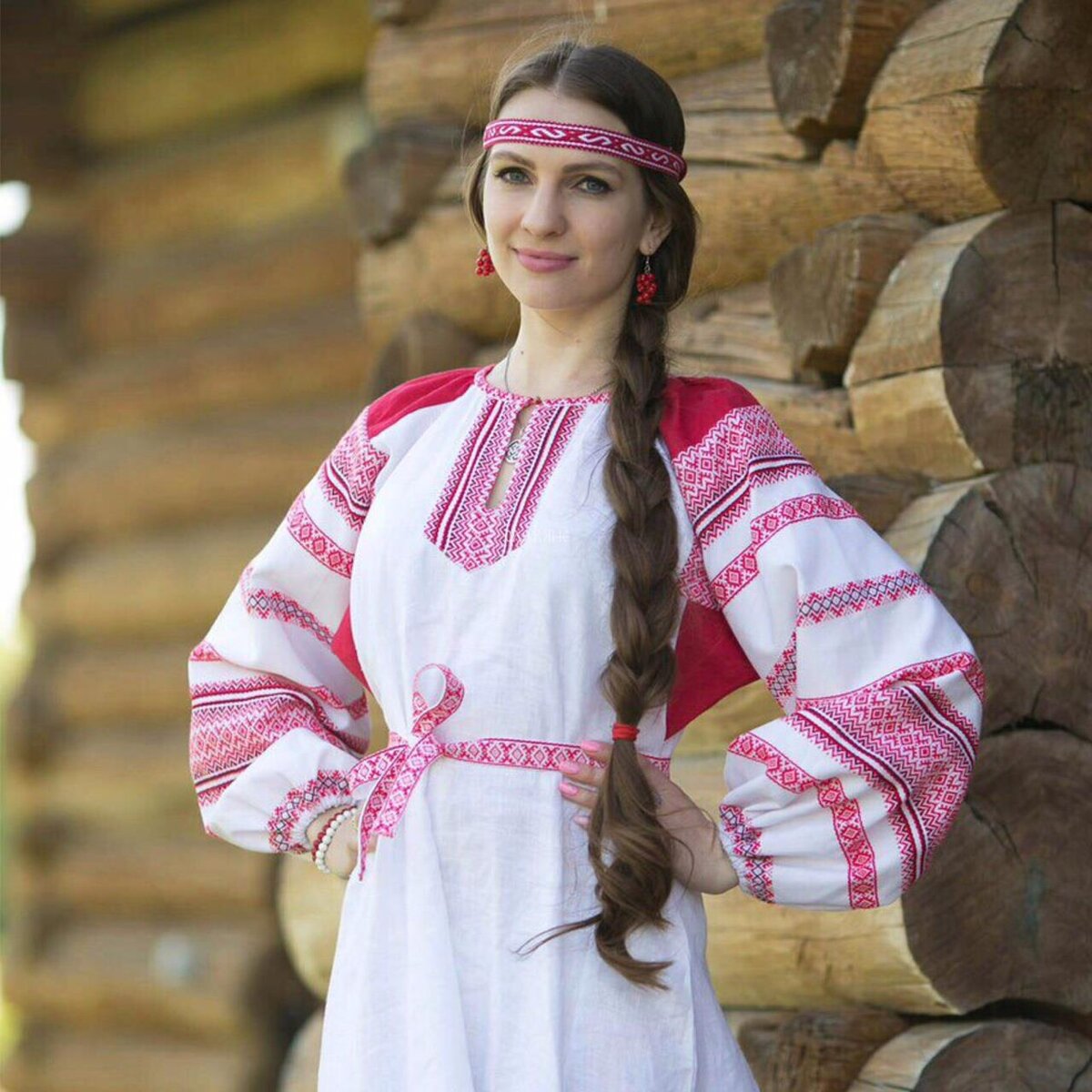 Girls in Slavic costumes brings the glow — live moments in Taiyuan
