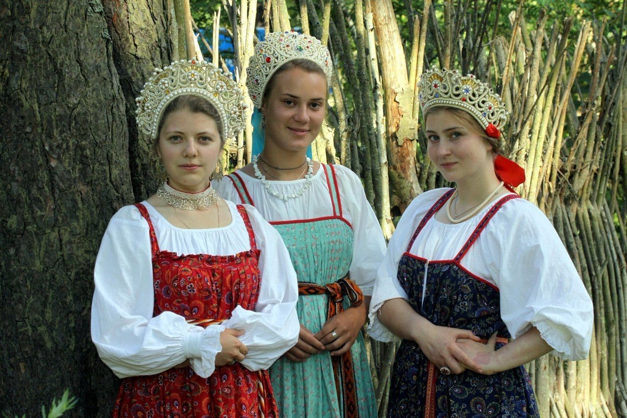 Sexy model Girls in Slavic costumes in Taiyuan
